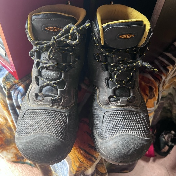 Keen Other - KEEN Men's Black and Yellow Outdoor Boots